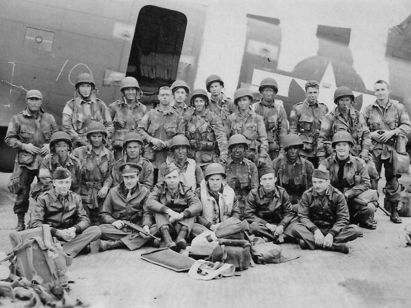 Pathfinders of the 82nd Airborne Division with their aircraft at North Witham