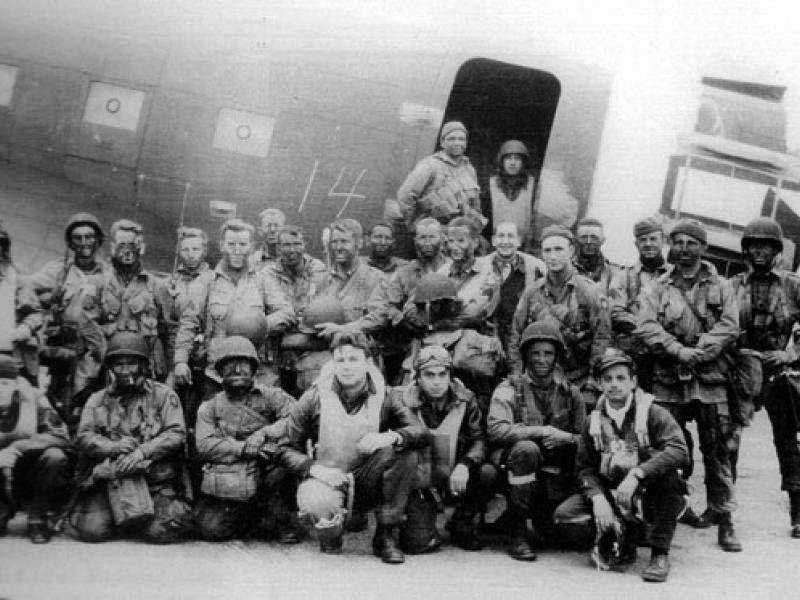 Paratroopers and airmen next to their C-47 shortly before flying to Normandy