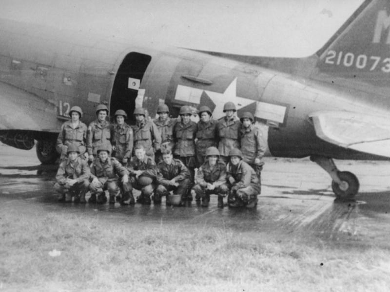 Paratroopers next to a C-47 at Fulbeck