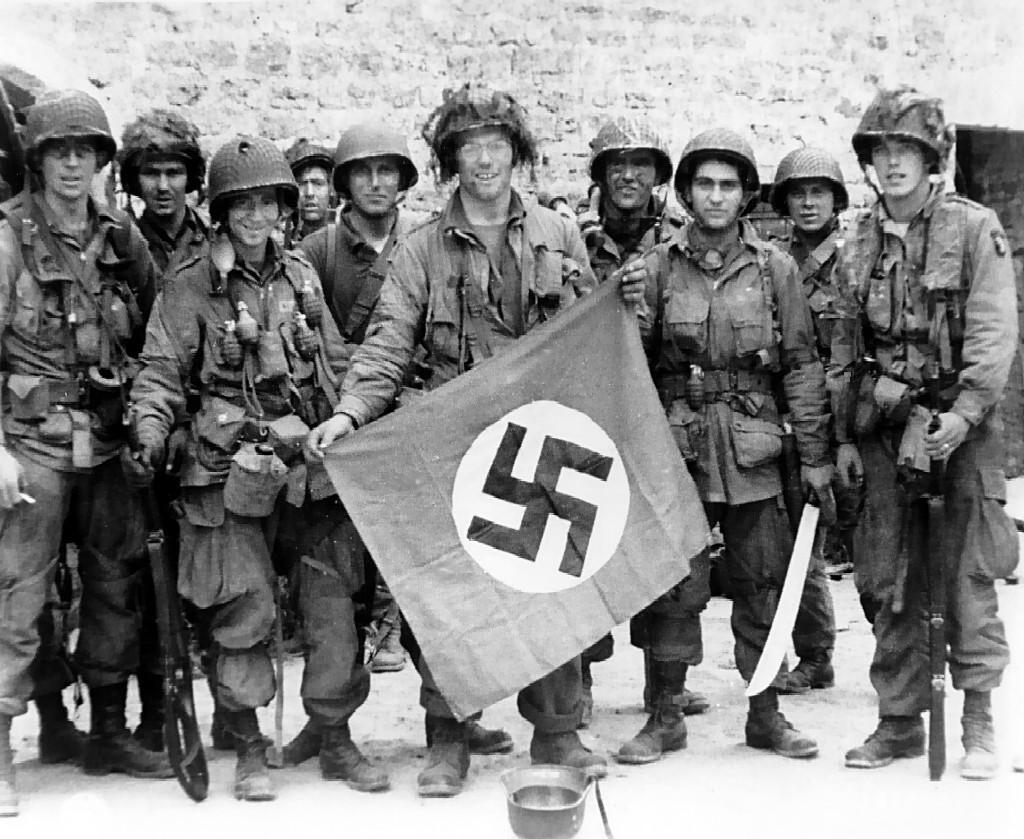 101st Airborne Division paratroopers with captured German flag