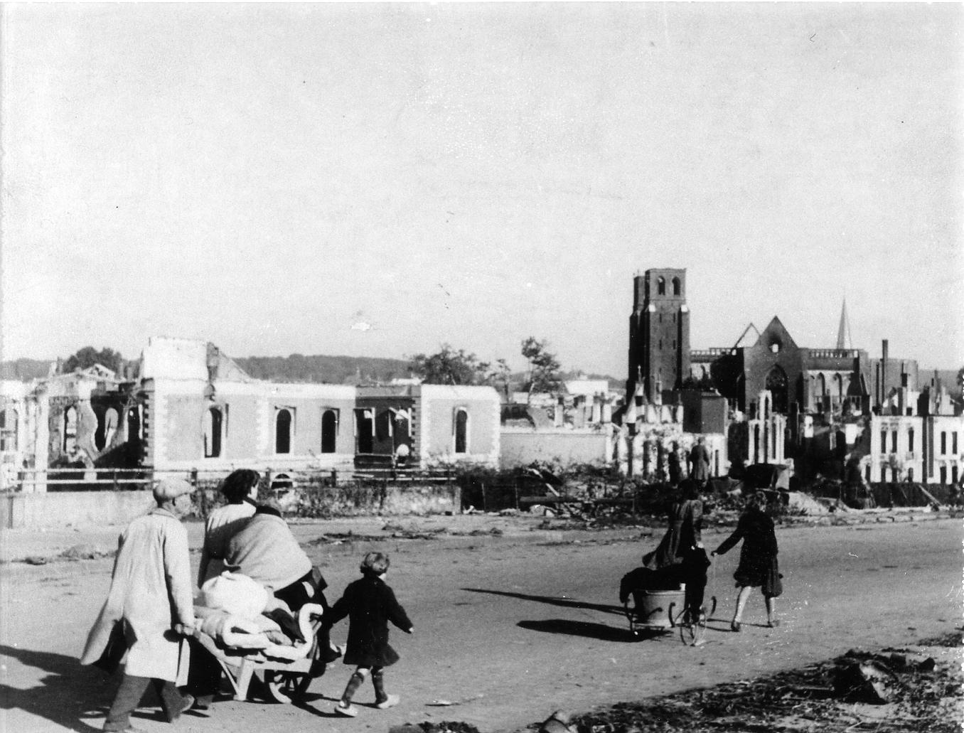 Civilians leave Arnhem on the orders of the German forces