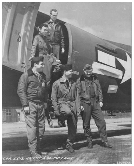 Pathfinder aircrew with their C-47 aircraft