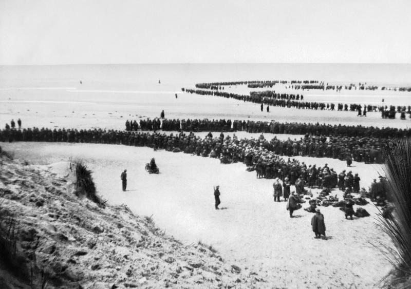 British troops await evacuation from beaches at Dunkirk in 1940