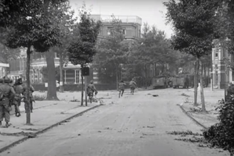 US paratroopers advance through Nijmegen