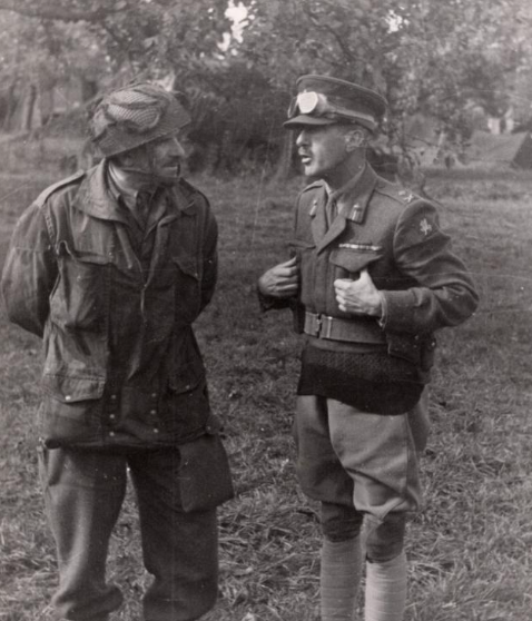 Major General Sosabowski with Major General Thomas