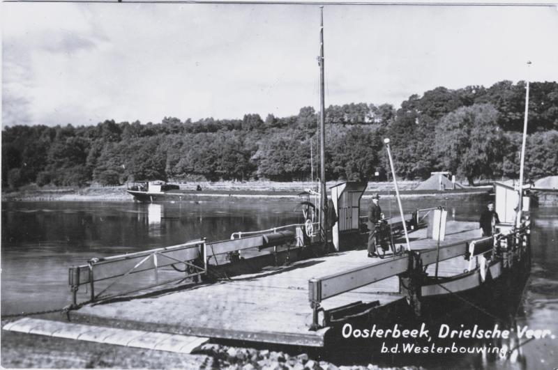 A pre-war photo of the Driel ferry on the south bank of the Lower Rhine, with the Westerbouwing heights in the background